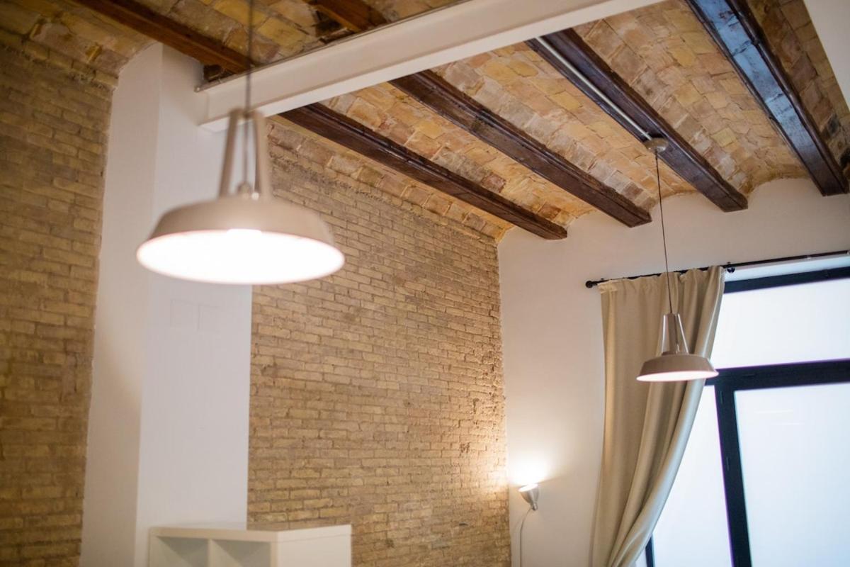 Florit Flats - Cozy Loft By The Central Market Valencia Bagian luar foto